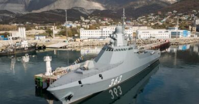 СБУ та ВМС атакували російський носій крилатих ракет "Буян" та корабель "Павло Державін", використавши дрони "Морський малюк" з експериментальним озброєнням