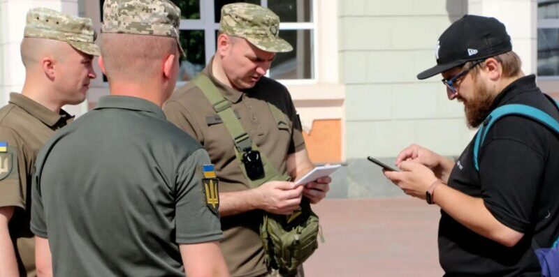 У Києві мобілізовані збунтувалися проти ТЦК: застосували поліцію та спецназ